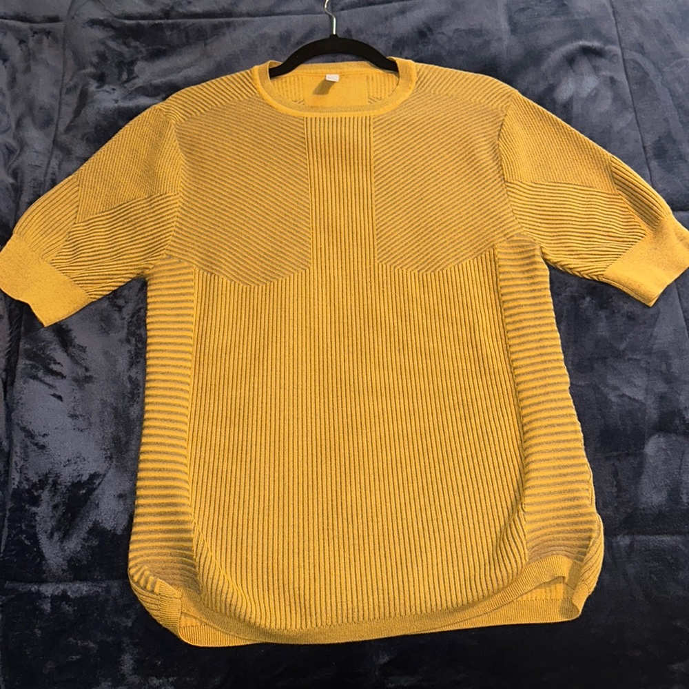 Yellow short sleeved sweater